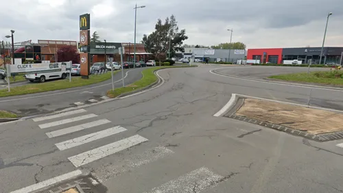 Orchies : un chauffeur meurt écrasé entre deux poids-lourds